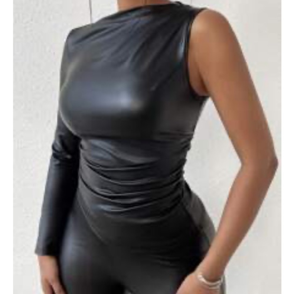 SHEIN Black One-Shoulder Top